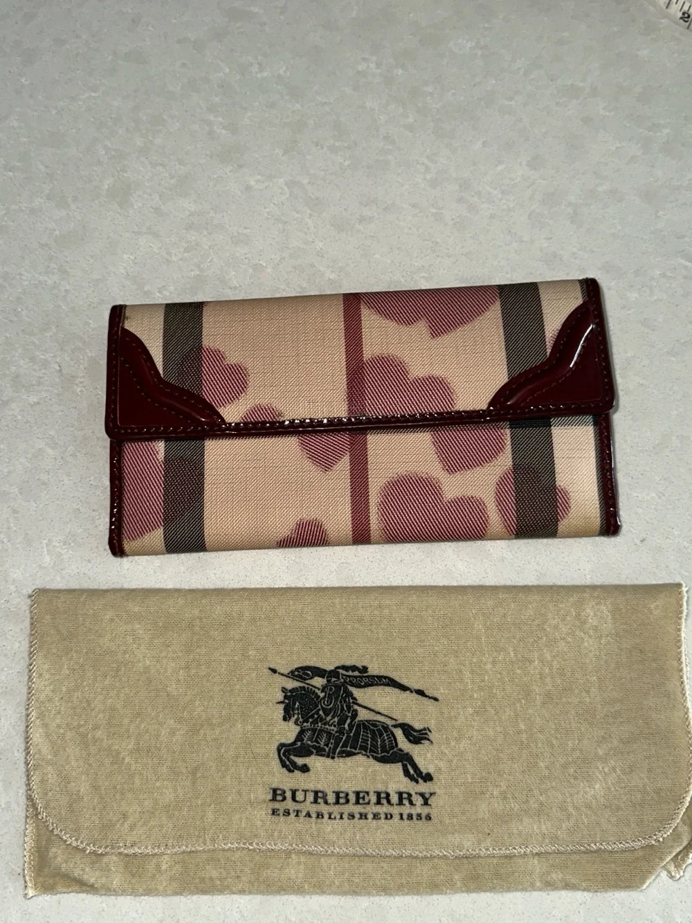 Burberry  vintage Leather hearts  Wallet with ID Window